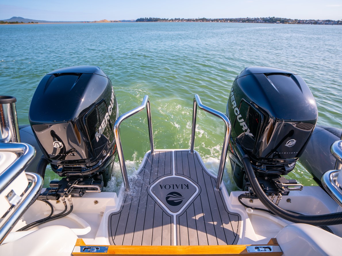 Walk through swim platform for twin outboard configuration