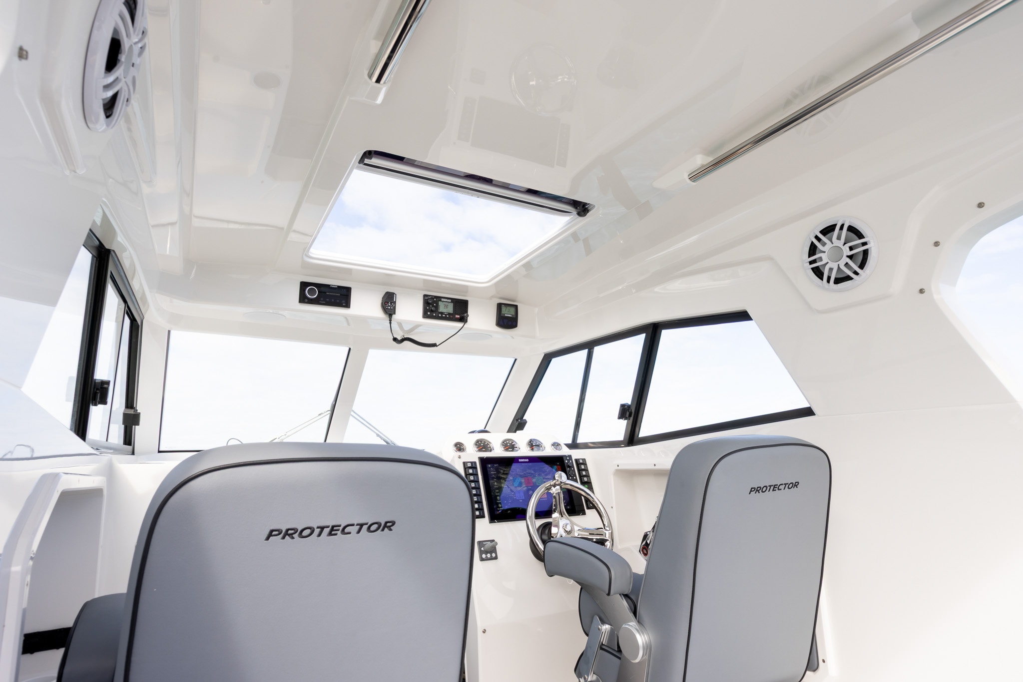 Bright, Spacious & Functional Pilothouse