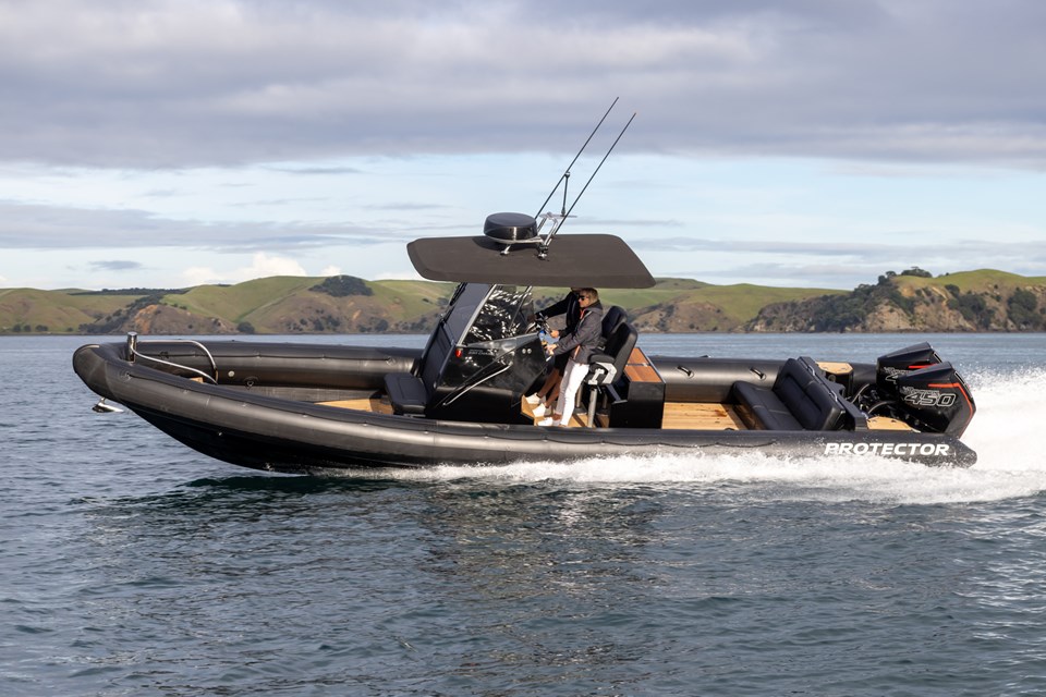 The Blackbird: Rayglass’s most impressive custom build yet