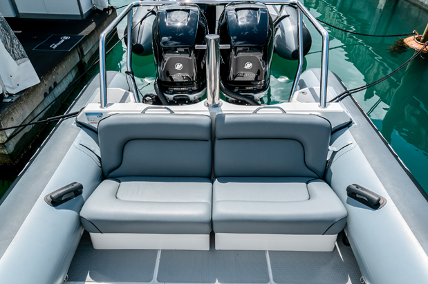 OPTIONAL LUXURY TRANSOM SEATING