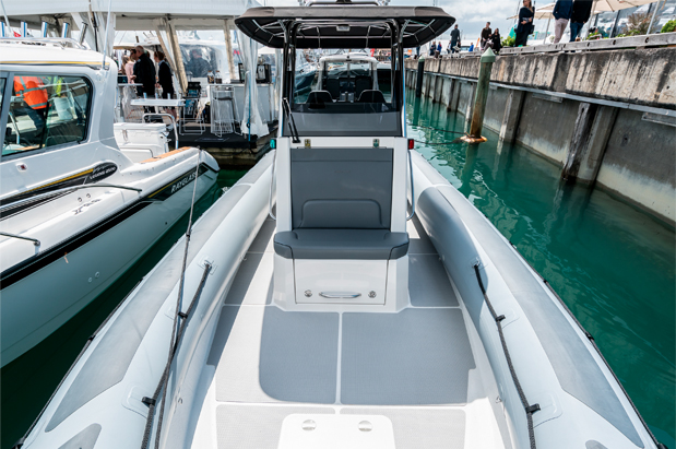 360° WALK AROUND DECK SPACE