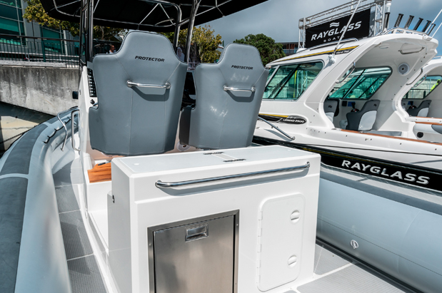 OPTIONAL WET BAR WITH FRESH WATER SINK AND REFRIGERATOR