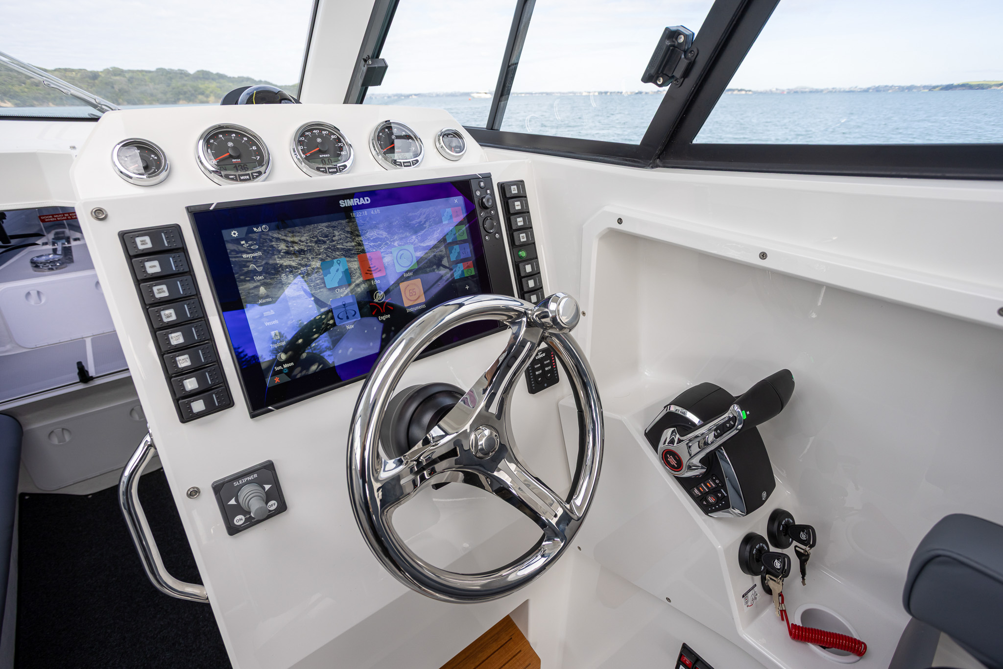 RE-Designed Dash with larger area for bigger displays