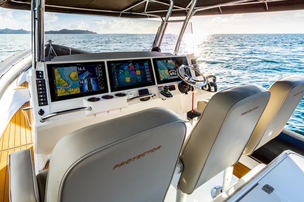 EXPANSIVE DASH FOR UPTO 3 LARGE MFD SCREENS