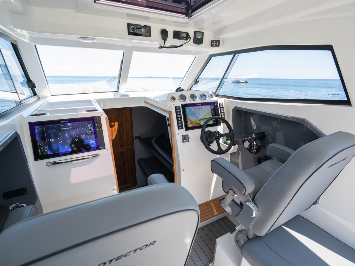 light, spacious & functional pilothouse